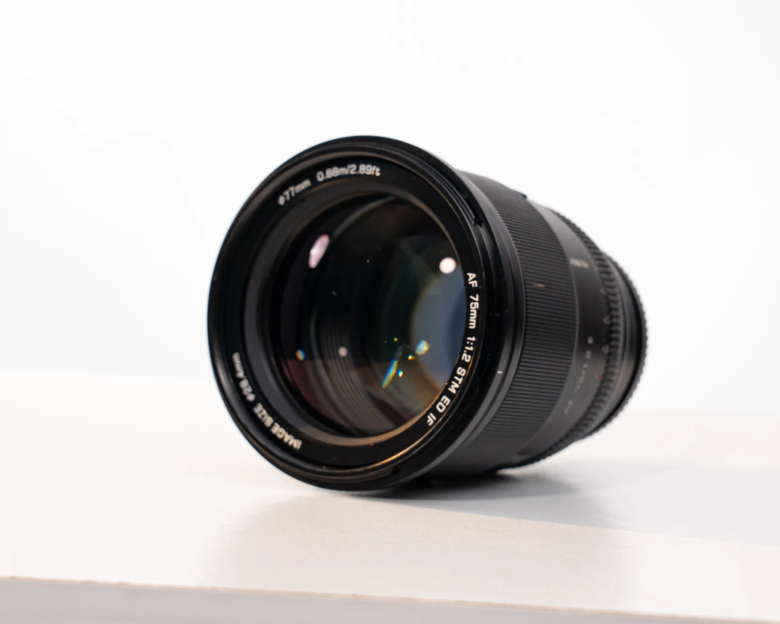 Viltrox 75mm f/1.2 AF PRO en venta, vista principal del equipo