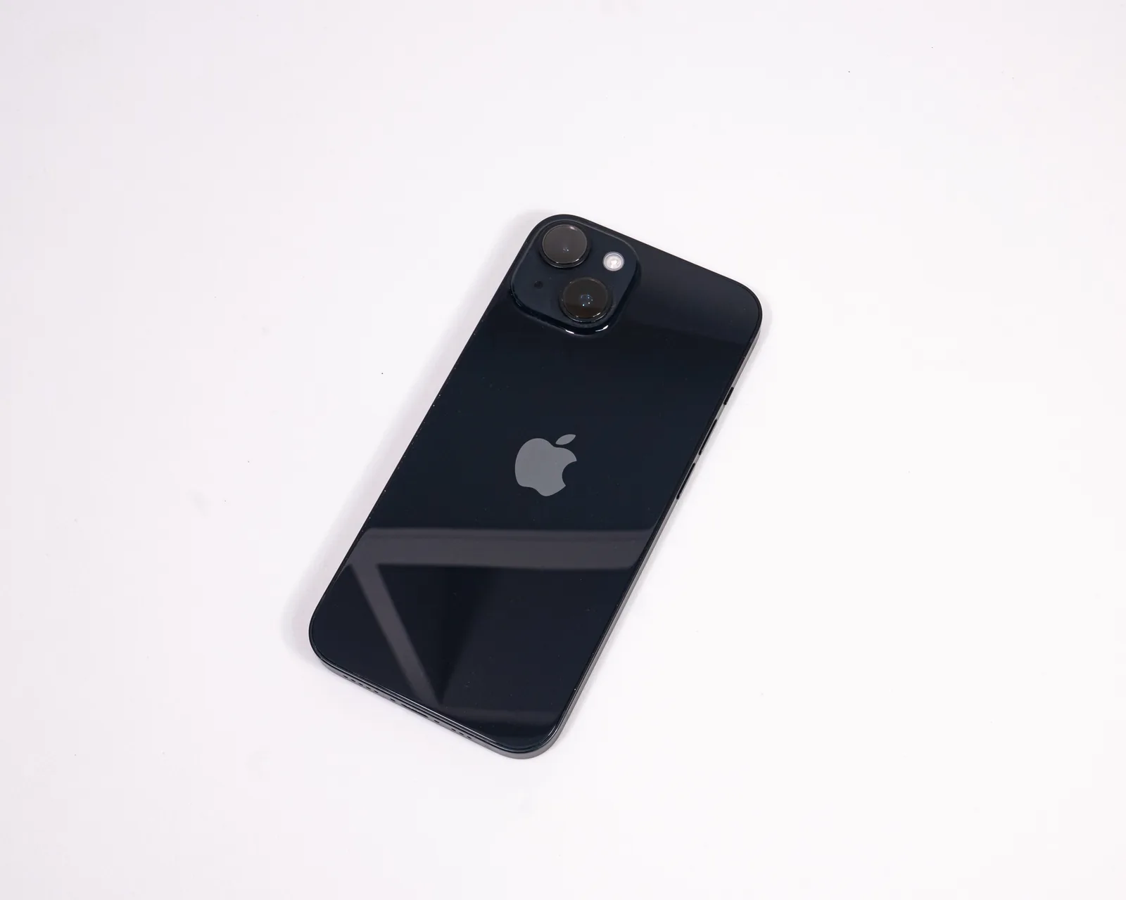 iPhone 14 128GB Medianoche en venta, vista principal del equipo