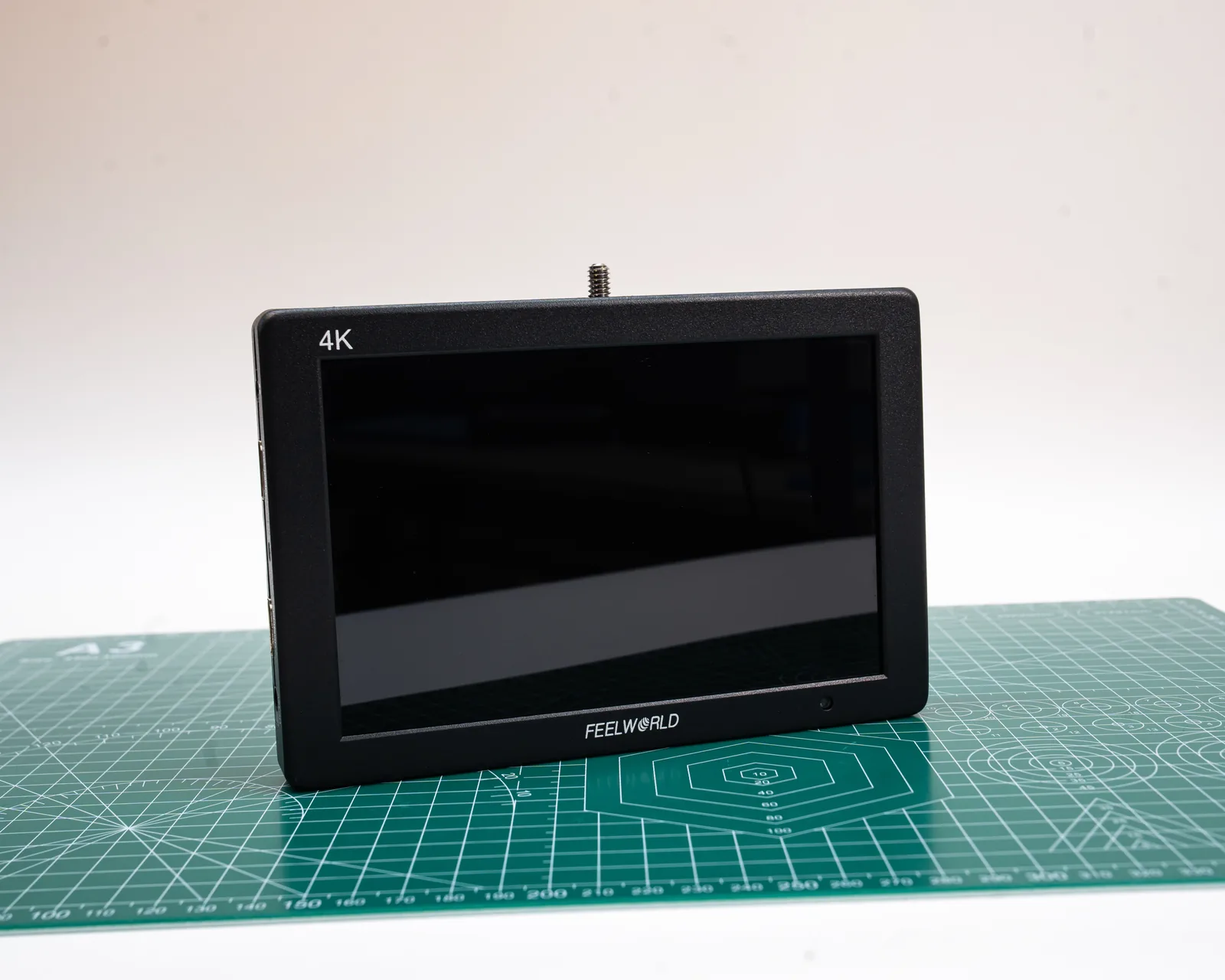 Feelworld A737 7″ en venta, vista principal del equipo